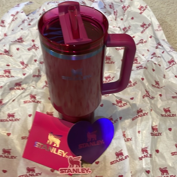 Stanley 40oz Valentine’s Berry Truffle Quencher - Picture 2 of 8